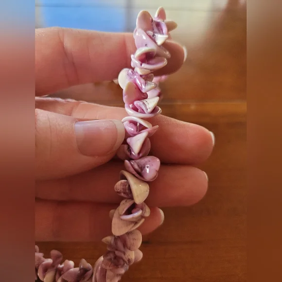 Vintage Choker Purple Lavender and Pink Shiny Seashell with Gold Clasp - Picture 9 of 9